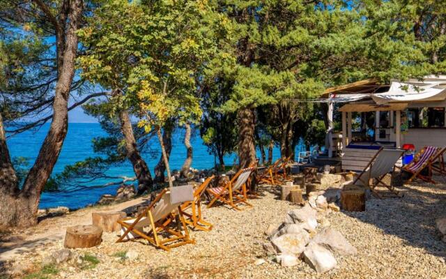 Elle Luxury Apartments Vanta?I?I