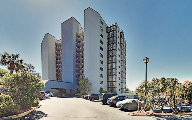 All-suite Sea Mark Getaway - Pool & Inlet Views 3 Bedroom Condo