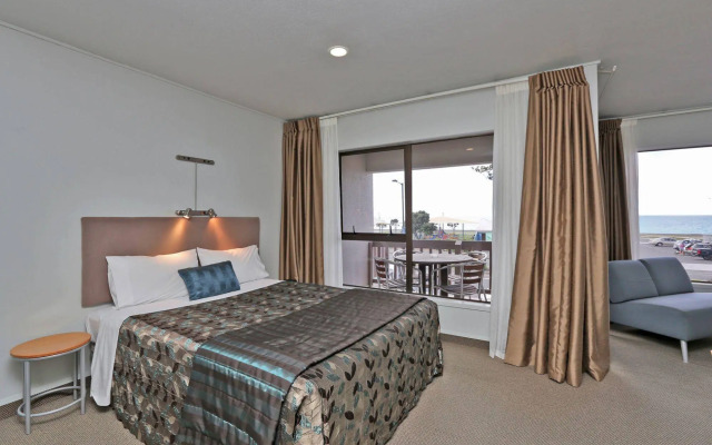 Edgewater Motor Lodge