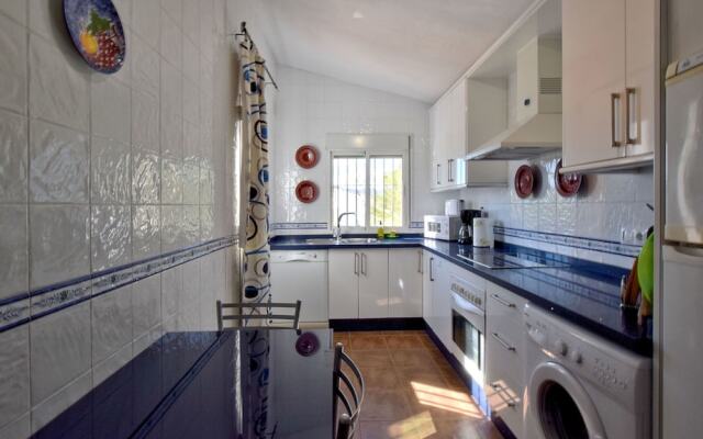 Cozy Holiday Home With Private Swimming Pool in Viñuela