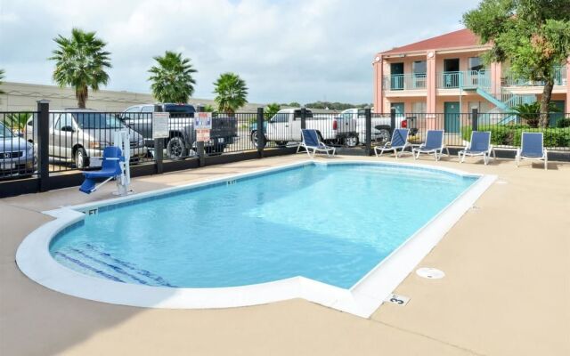 Americas Best Value Inn - Clute / Lake Jackson