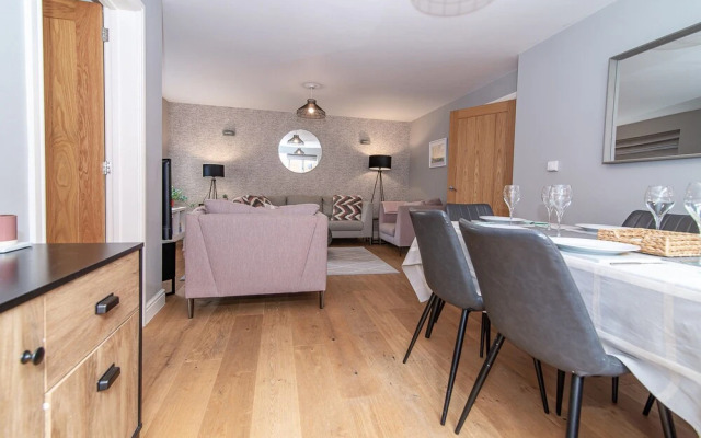 Elegant Ludlow Haven: 4Bed Ultimate Tranquility