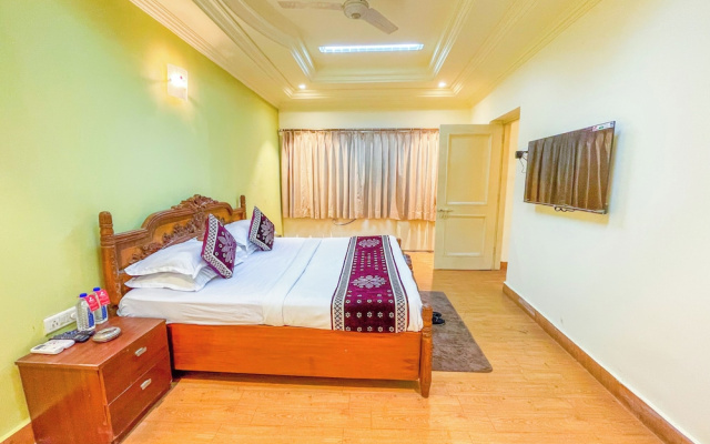 Hotel Thakur Galaxy, Sadar Market