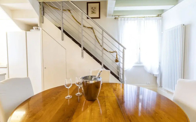 Gondola Luxury Apartment by Wonderful Italy