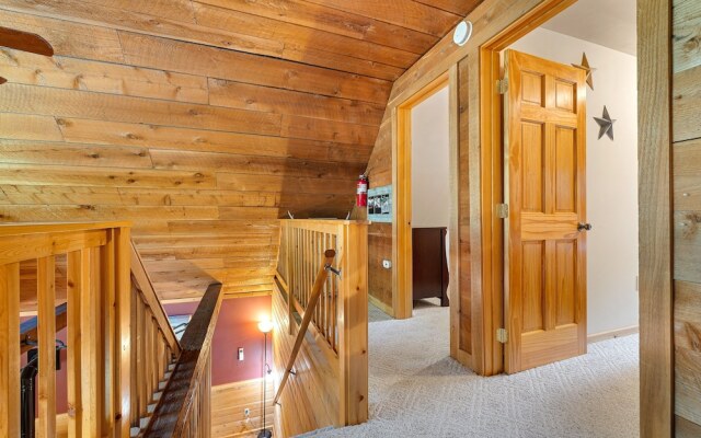 West Haus Escape 3 Bedroom Home by NW Comfy Cabins by RedAwning