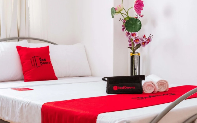 RedDoorz @ Amaia Skies Avenida