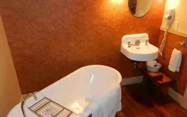 Schiller Guest Suites