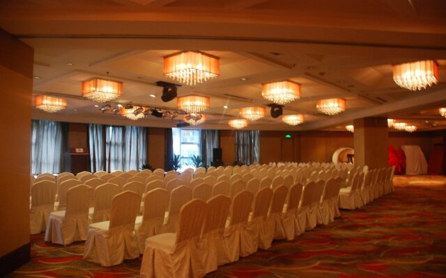 Holiday Inn Chongqing Guanyinqiao by IHG