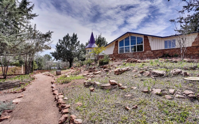 6 Mi to Red Rock State Park: Home w/ Patio & Yard