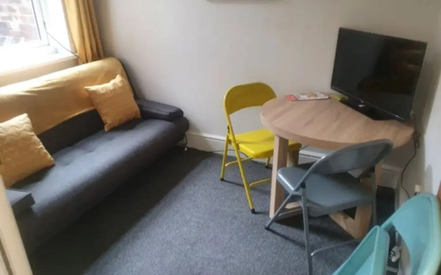 Townhouse @ 33 Kinver Street Stoke