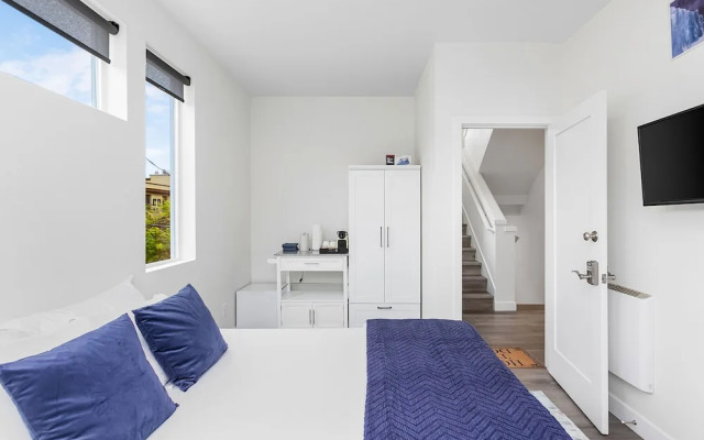 The Golden Lion Sweet Suite