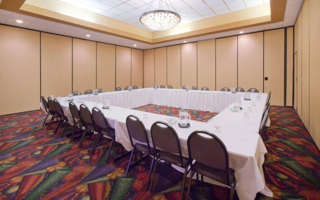 DoubleTree by Hilton Austin, MN