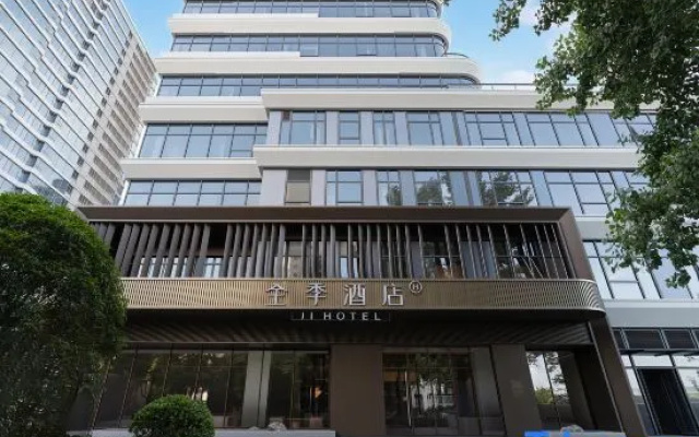 All Seasons Yichang Riverside Avenue River View Hotel — 3-star hotel in Yichang