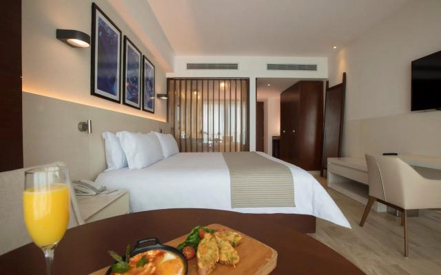 Krystal Grand Cancun