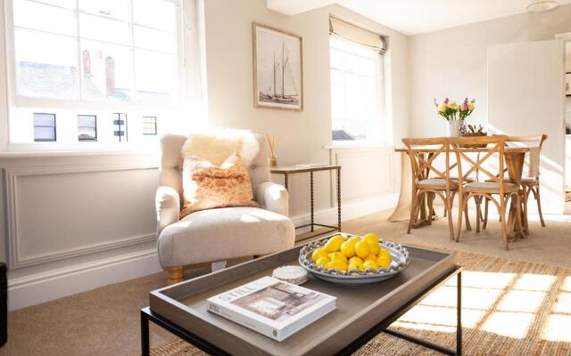 The Flat - Luxurious Apartment in Central Bridport