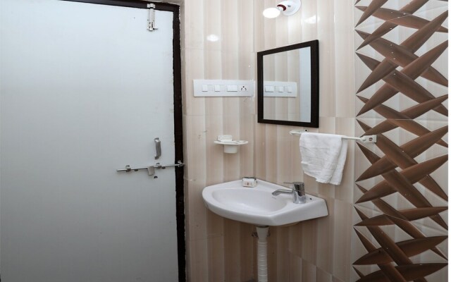 OYO 10067 Home Modern 2BHK Gulab Bagh