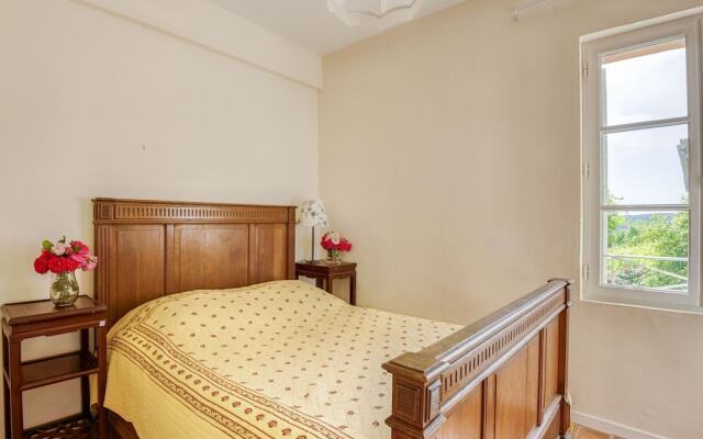 Secluded Holiday Home in Rustrel With Swimming Pool