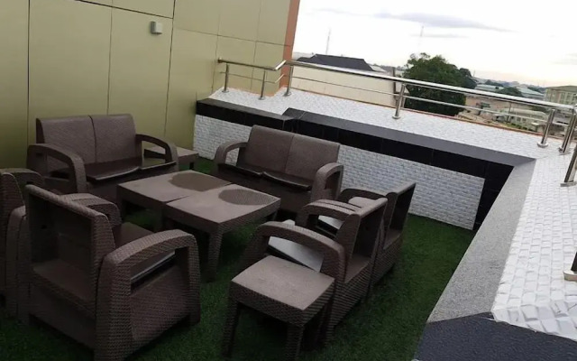 Clase Alta Hotel and Suites Limited