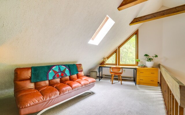 Traditional Blakeslee Chalet: Deck & Lake Access!