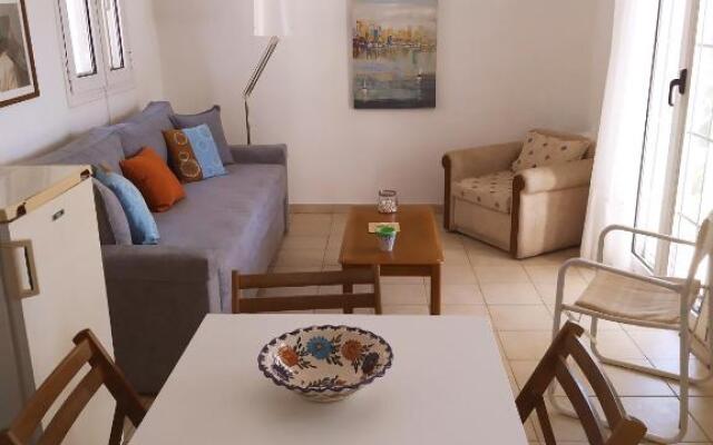 East Red Rock and View Leonidio maisonette studio