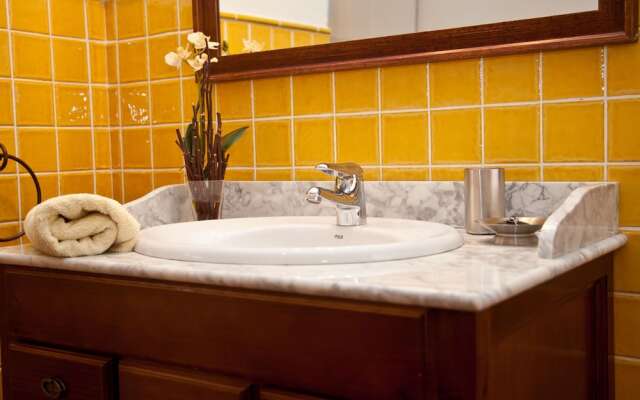 Spacious Villa in San Bartolomé With Swimming Pool