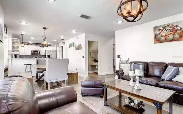 Windwood Villa 4 Bedroom Home by RedAwning