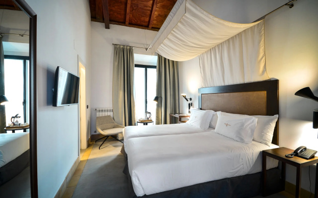 Legado Alcázar Hotel