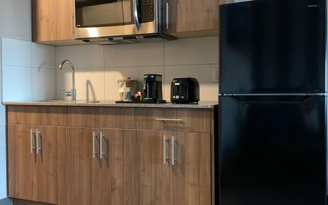 Meridian Inn & Suites Regina Airport