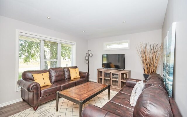 Niagara Vineyard Contemporary