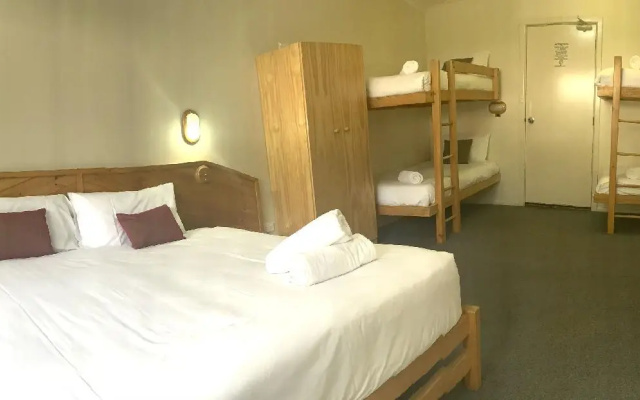 Ski Rider Hotel – Guest Rooms – Wilsons Valley