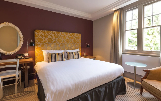 The Crown Manor House Hotel