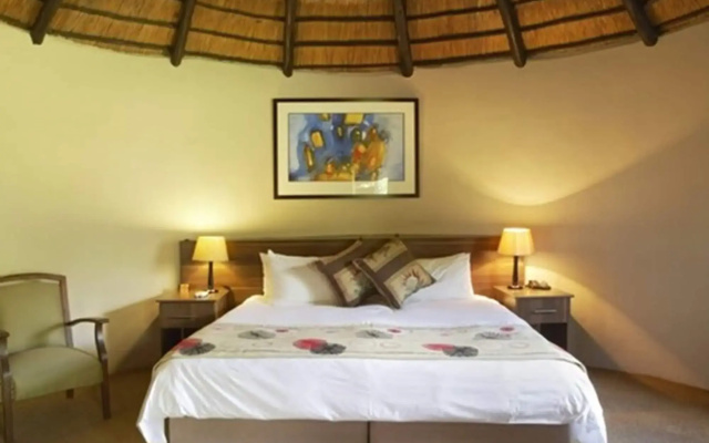 Shangri-La Country Hotel