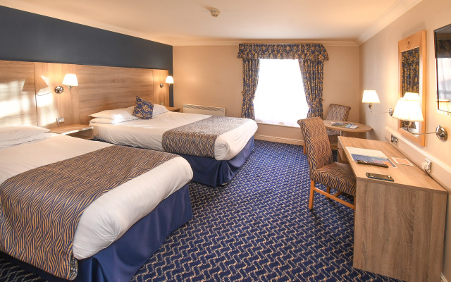 The Queens Hotel & Victoria Cloisters