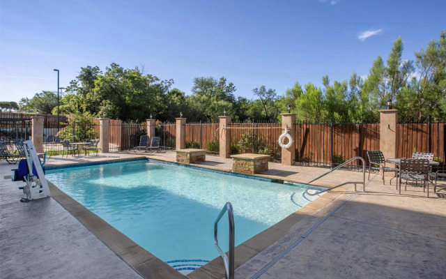 Best Western Plus Lampasas Inn & Suites