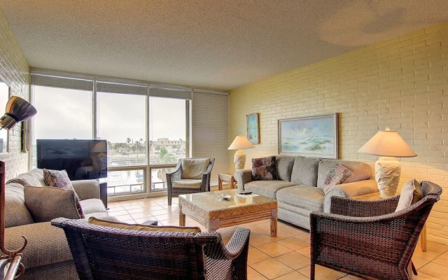 Channelview 207