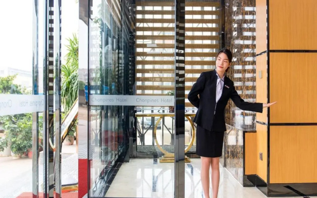 Chonpines Hotel (Shenzhen Gongming Honghuashan Metro Station)