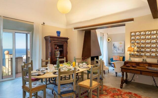 "luxury House In Populonia Above The Sea"