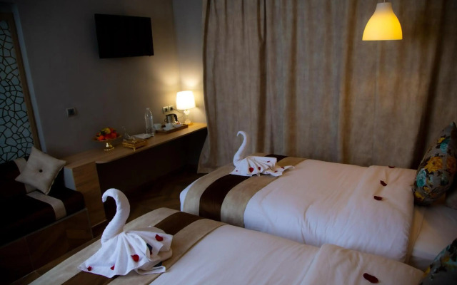Hotel Karam Palace