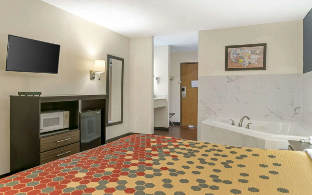 Econo Lodge Traverse City South