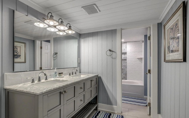 -Under The Sea (8 Bdrm / 7 Bath, Sleeps 22)