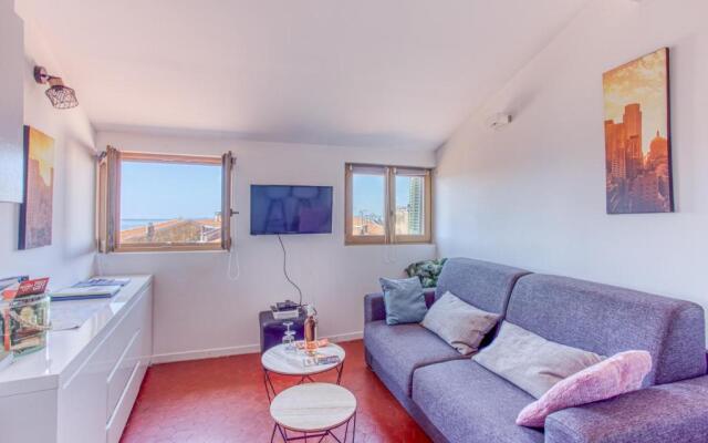 Gilly 4 - EXCEPTIONAL 2BEDS, SEA VIEW, MODERN,A/C, OLD TOWN