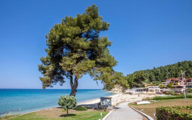 Luxury house in Elani beach 100m by the sea