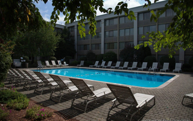 Holiday Inn & Suites Parsippany Fairfield by IHG