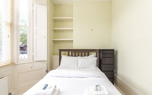 Westbourne Road · Lovely 2 Bed Apartment Near Paradise Park