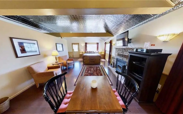 Pack Creek Lodge Suite by RedAwning