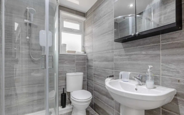 Spacious & Newly Renovated 4BD House East Ham!