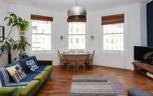 Spacious 1 Bedroom Apartment in Brighton Beside the Sea