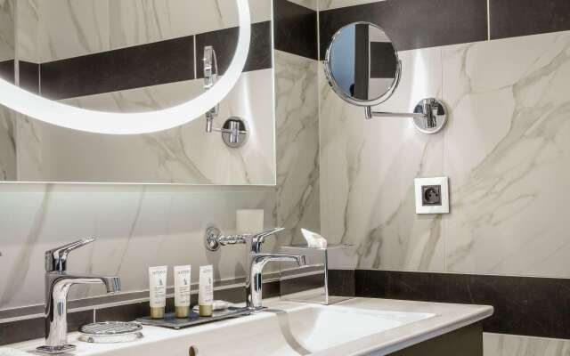 Niepce Paris Hotel, Curio Collection by Hilton