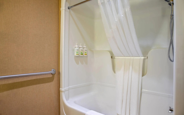 Days Inn & Suites by Wyndham West Edmonton