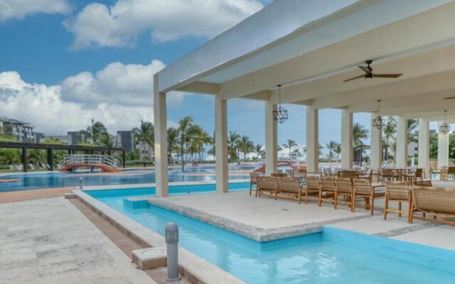 Hakuna Matata 725N at Mareazul Beachfront